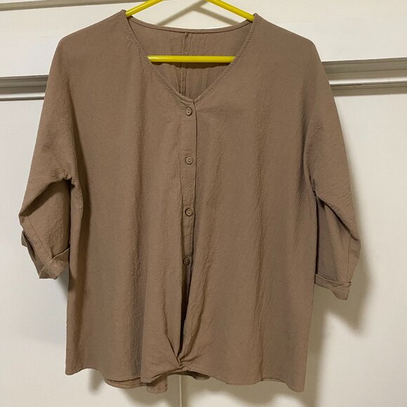 3/4 length sleeve, tan button-down blouse, size XL - Picture 1 of 8
